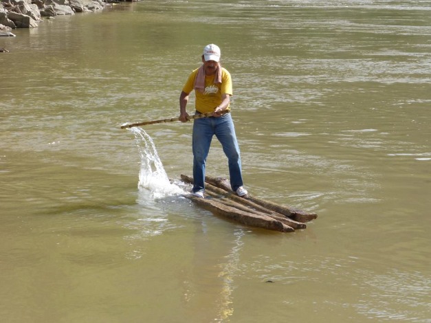 RAFTING ON A NATIVE RAFT - Imagen 2